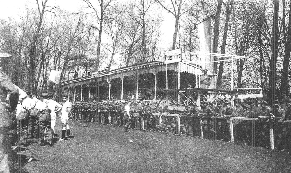 La "Preissrichter”, tribune du jury, sous l'occupation allemande (1917)